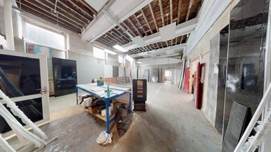 25 Laisterdyke, Bradford for lease Interior Photo- Image 2 of 5