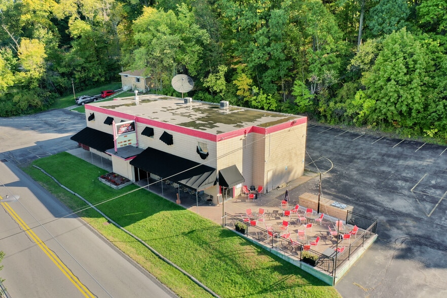 2749 Noblestown Rd, Pittsburgh, PA for lease - Primary Photo - Image 1 of 20