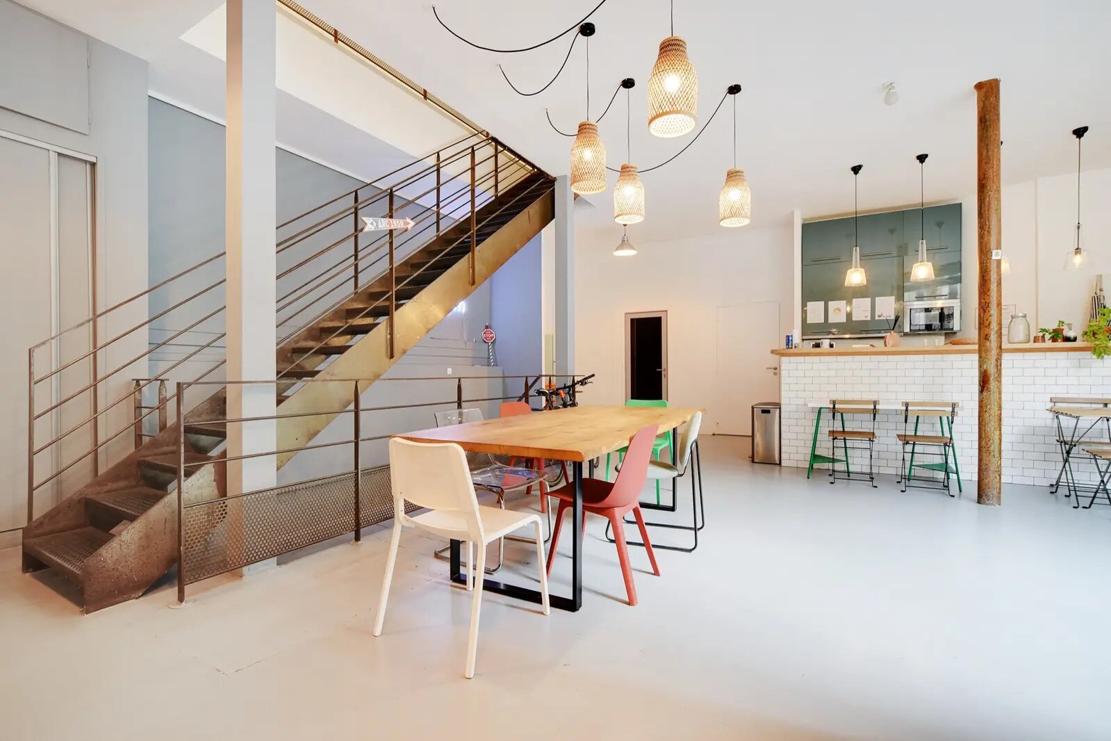 Office in Paris for lease Interior Photo- Image 1 of 9