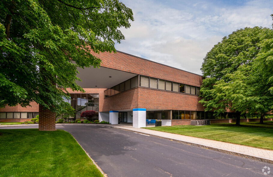 1 Monarch Dr, Littleton, MA for lease - Building Photo - Image 1 of 31