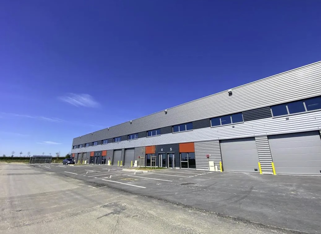 Flex in Le Thillay for lease Building Photo- Image 1 of 5