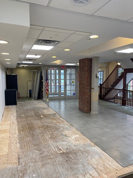 40 Church St, White Plains, NY à louer - Photo du bâtiment - Image 3 de 12