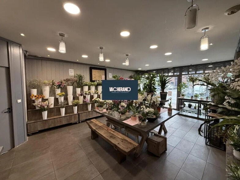 Retail in Wasquehal for lease - Interior Photo - Image 1 of 4