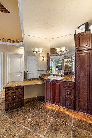 10611 Lighthouse Pt, South Lyon, MI à vendre - Photo du bâtiment - Image 3 de 24