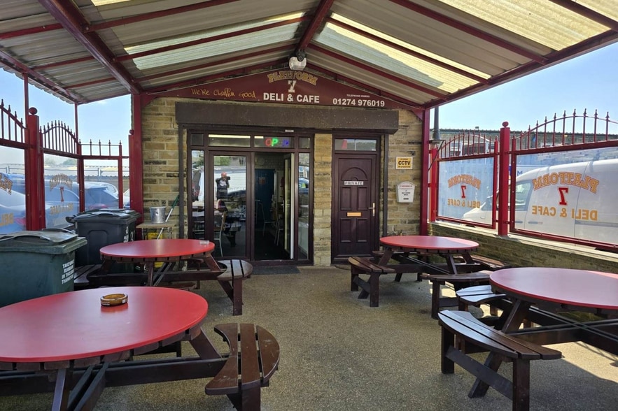 7 New Works Rd, Bradford for sale - Interior Photo - Image 3 of 4