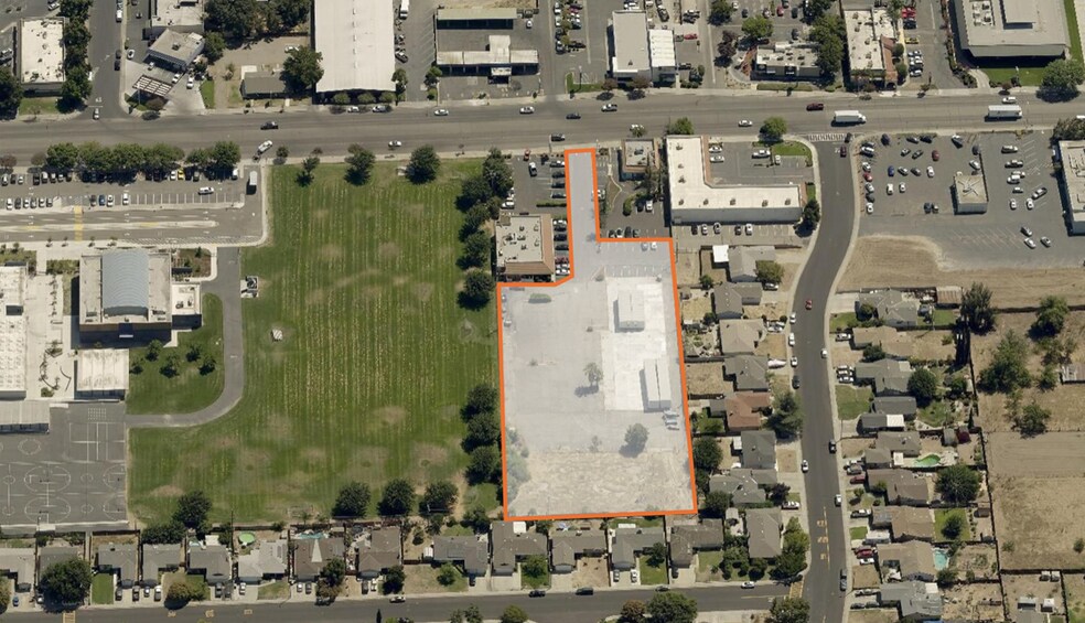 757-847 N Main St, Manteca, CA à vendre - Aérien - Image 2 de 11