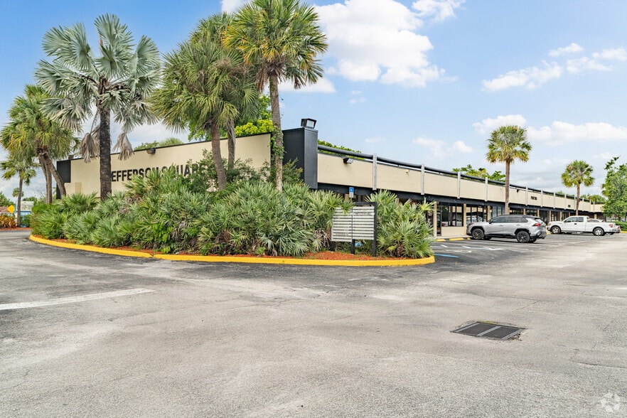 6043 Kimberly Blvd, Fort Lauderdale, FL for lease - Building Photo - Image 3 of 13