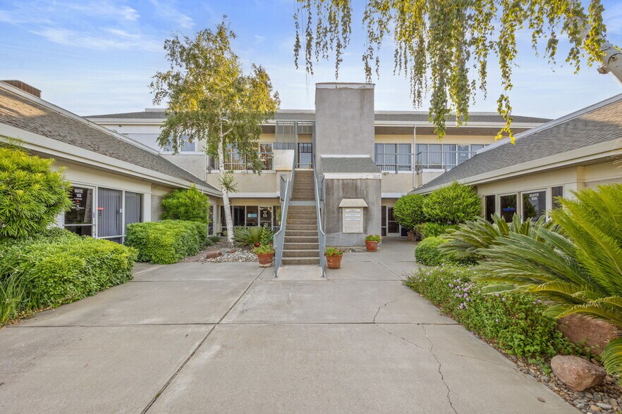 250 W Main St, Woodland, CA à louer - Photo du bâtiment - Image 2 de 63