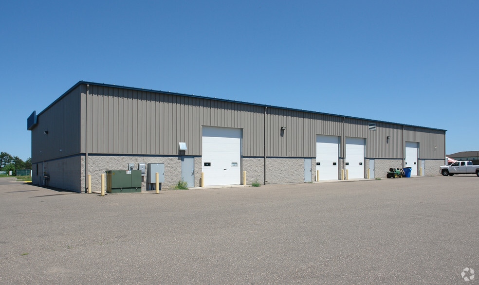 2 Enterprise Ave NE, Isanti, MN à vendre - Photo du bâtiment - Image 3 de 4