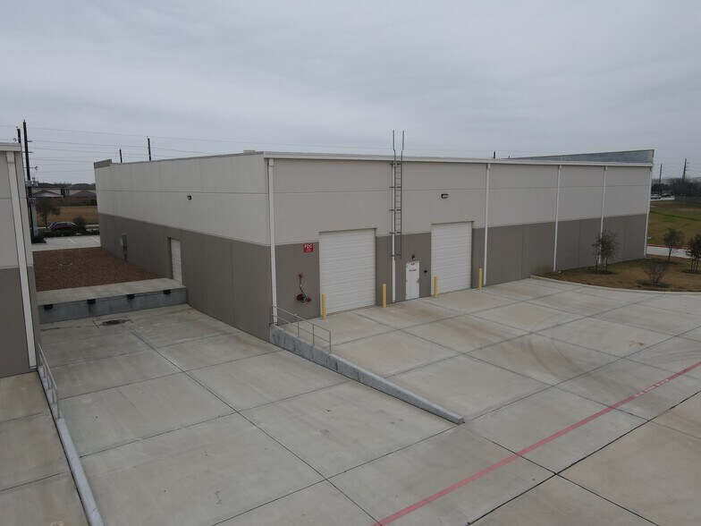 21203 Clay Rd, Katy, TX à louer - Photo du bâtiment - Image 3 de 7