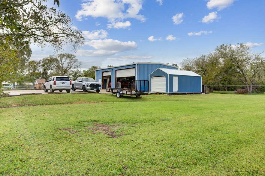 4603 23rd St, Dickinson, TX for sale - Primary Photo - Image 2 of 17