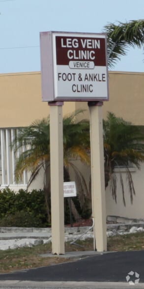 115 Shamrock Blvd, Venice, FL for sale - Building Photo - Image 2 of 3