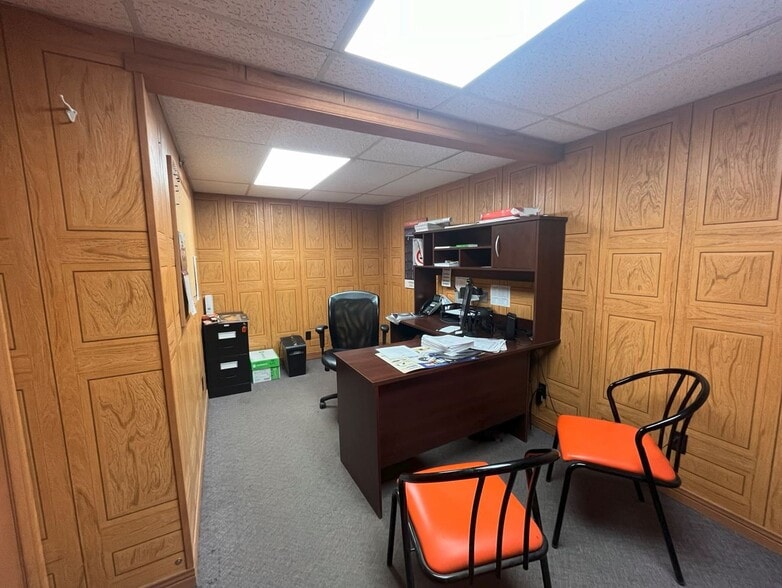 77 Concession St, Kingston, ON for lease - Interior Photo - Image 3 of 5