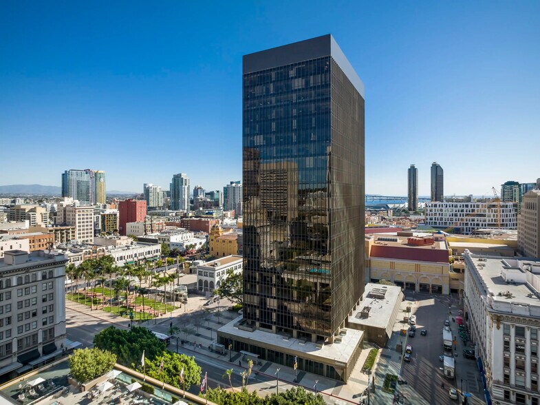225 Broadway, San Diego, CA à louer - Photo du bâtiment - Image 1 de 12