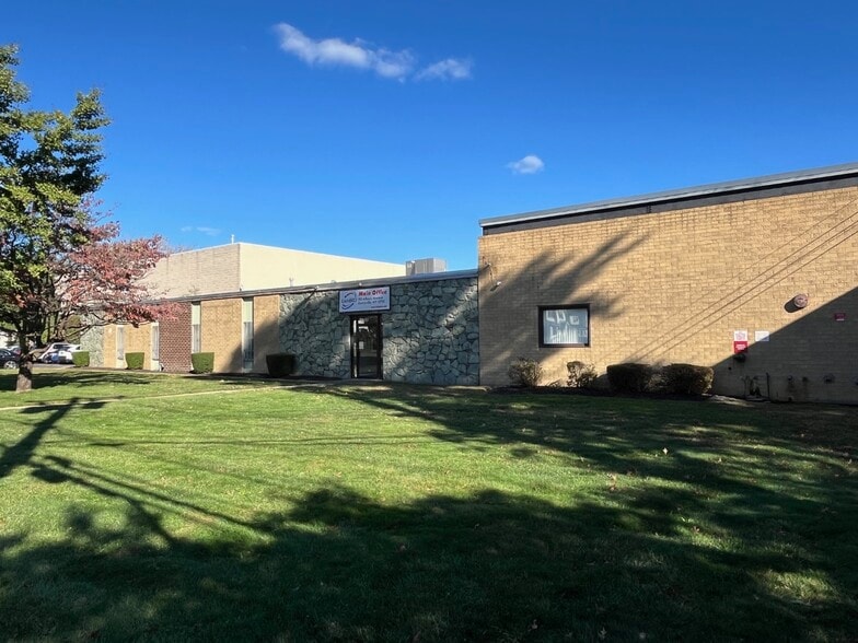 115 Albany Ave, Amityville, NY for lease - Building Photo - Image 1 of 4