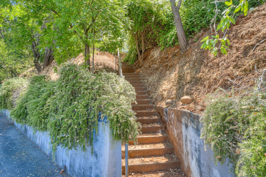 2109 Robinson St, Oroville, CA à vendre - Photo du bâtiment - Image 3 de 35