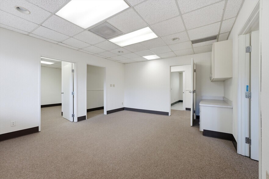 44725 10th St W, Lancaster, CA à louer - Photo du bâtiment - Image 2 de 61