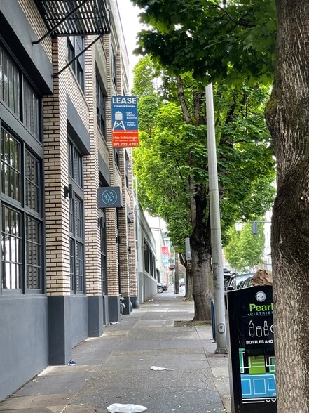 239 NW 13th Ave, Portland, OR for lease - Building Photo - Image 3 of 22