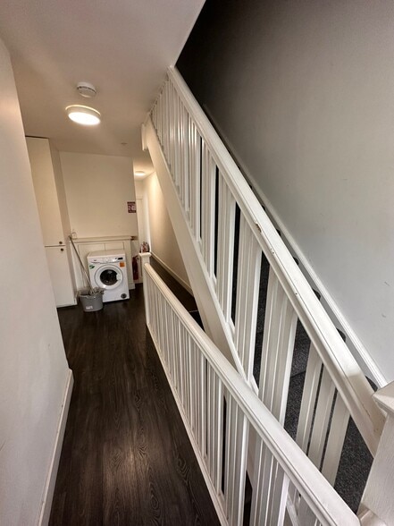 207 Watford Rd, Harrow for sale - Interior Photo - Image 3 of 6