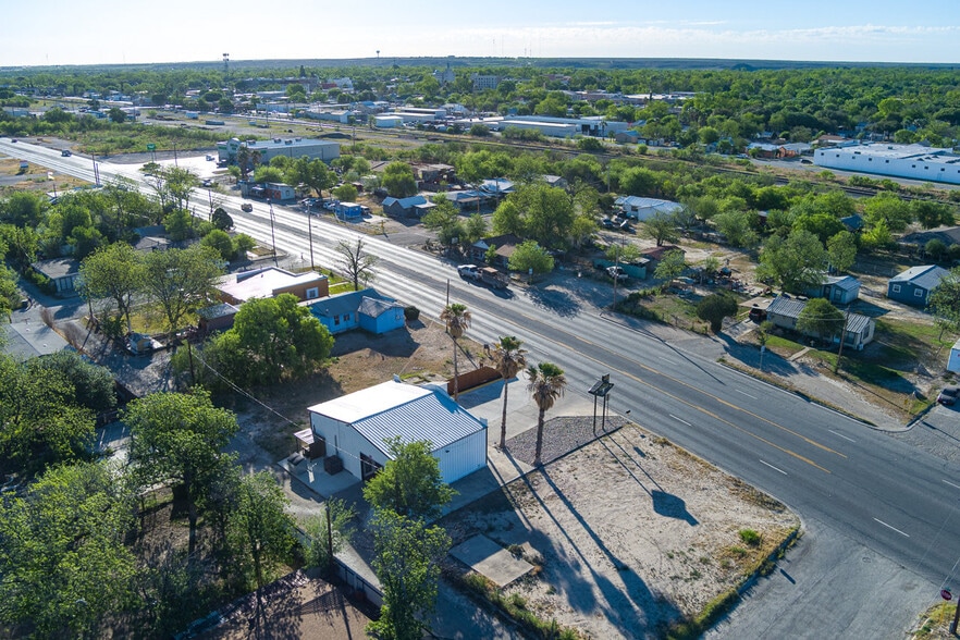 607 W Gibbs St, Del Rio, TX for sale - Building Photo - Image 2 of 38