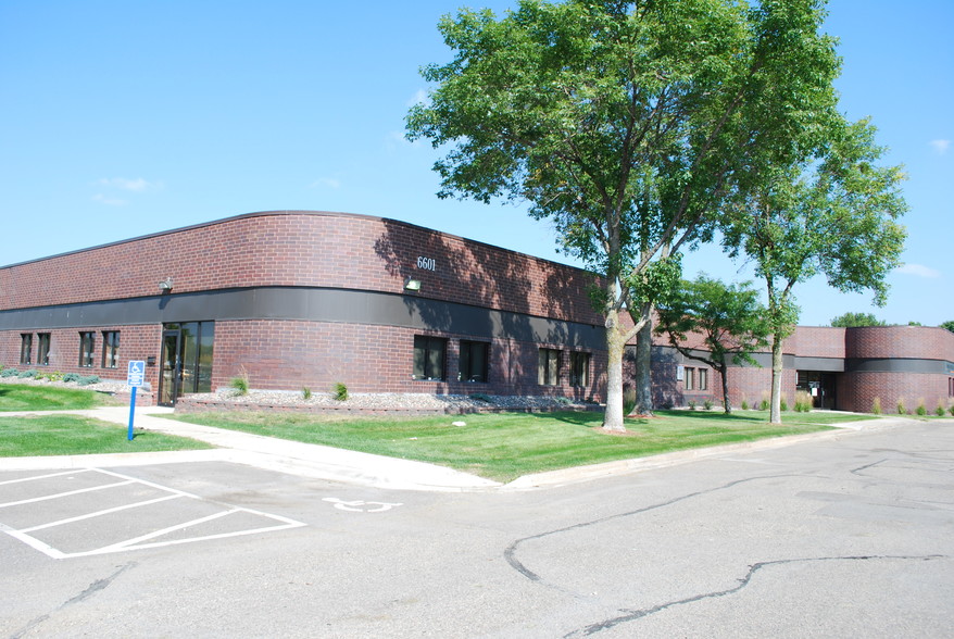 6601 Shingle Creek Pky, Brooklyn Center, MN for sale - Primary Photo - Image 1 of 1