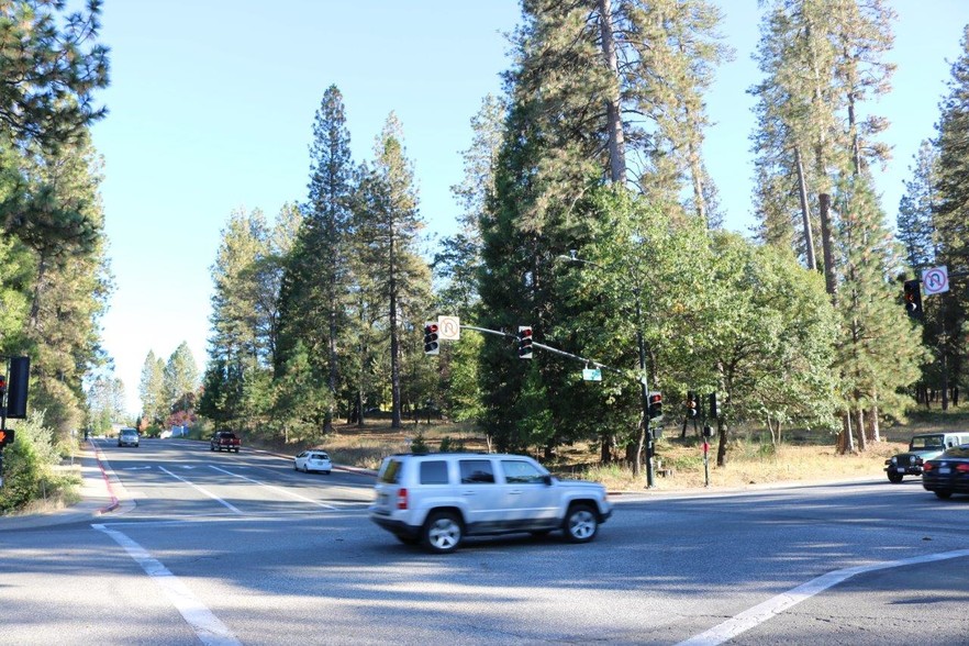 Sierra College Dr, Grass Valley, CA à vendre - Photo du bâtiment - Image 3 de 9