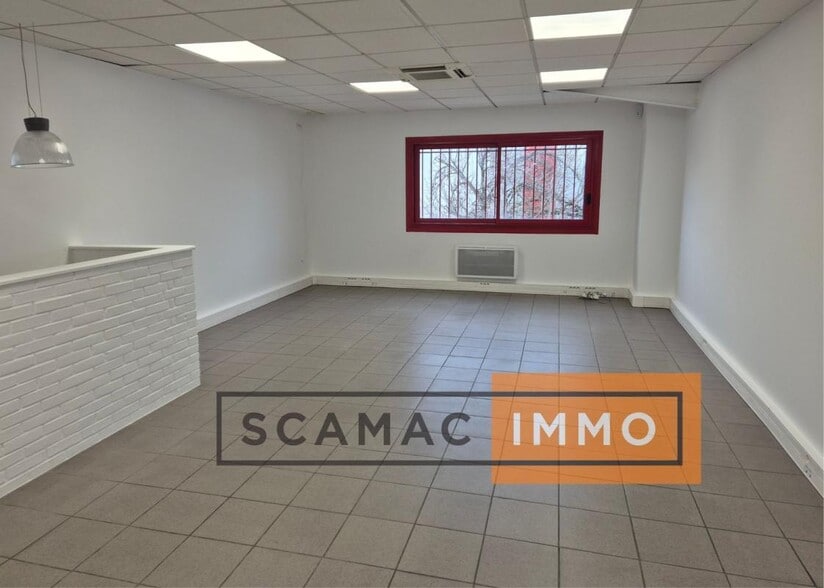 Industrial in Mitry-Mory for lease - Interior Photo - Image 2 of 6