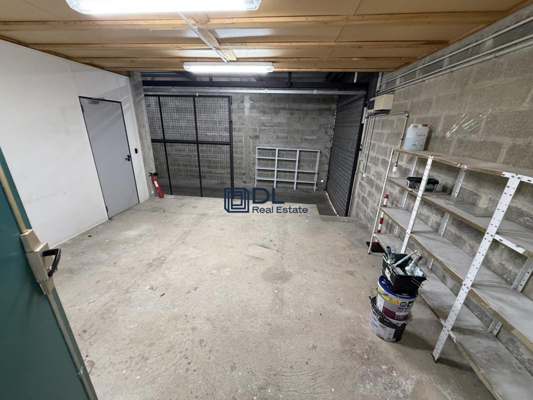 Industrial in Igny for lease Interior Photo- Image 1 of 13