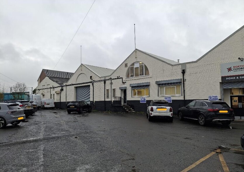 Bensham Trading Estate portfolio of 3 properties for sale on LoopNet.ca - Building Photo - Image 3 of 9