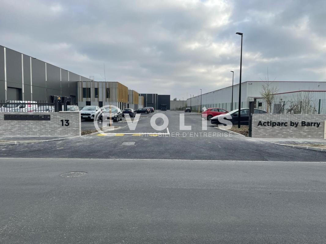 Flex in Leers for lease Building Photo- Image 1 of 2