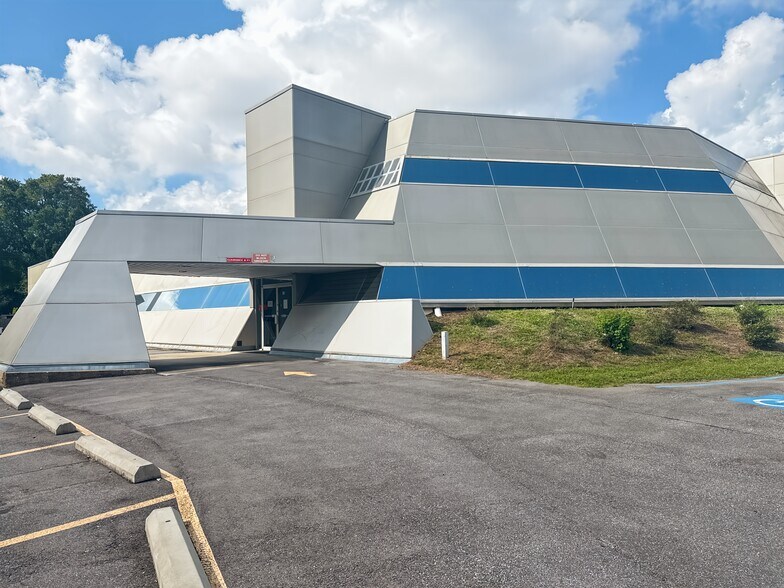 545 Brent Ln, Pensacola, FL à louer - Photo du bâtiment - Image 2 de 15