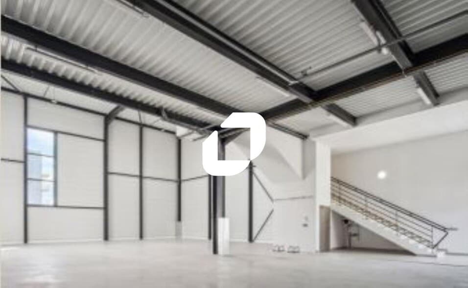 Office in Chalifert for lease - Interior Photo - Image 2 of 12