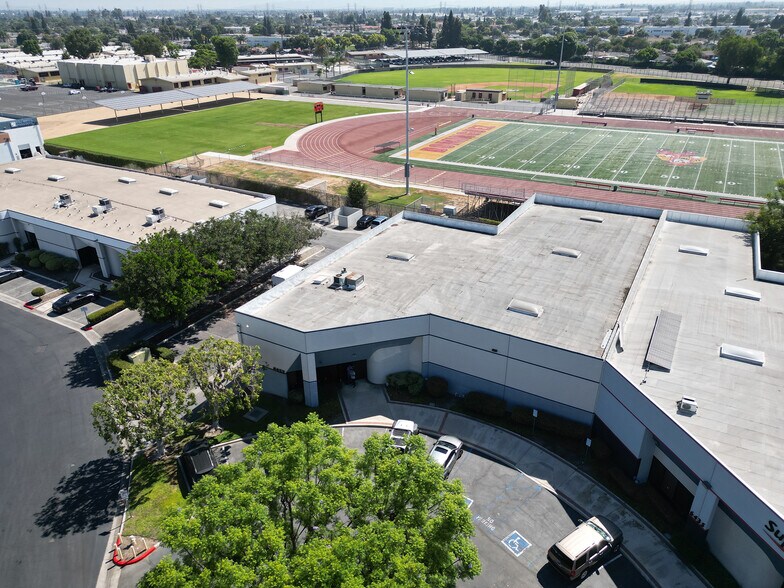 6433 Alondra Blvd, Paramount, CA à vendre - Photo du bâtiment - Image 1 de 11