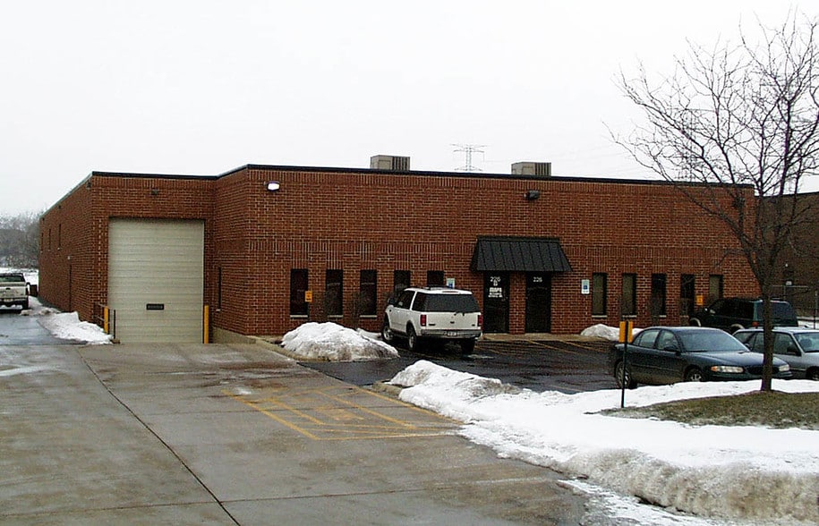 226 S Westgate Dr, Carol Stream, IL for sale - Building Photo - Image 3 of 5