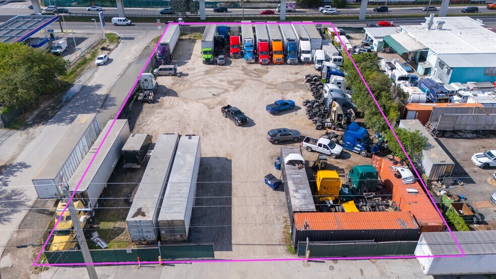 7133 NW 27th Ave, Miami, FL à louer - Photo du bâtiment - Image 2 de 9