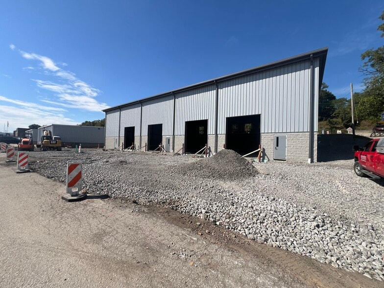 296 State St, Clairton, PA à louer - Photo du bâtiment - Image 3 de 20