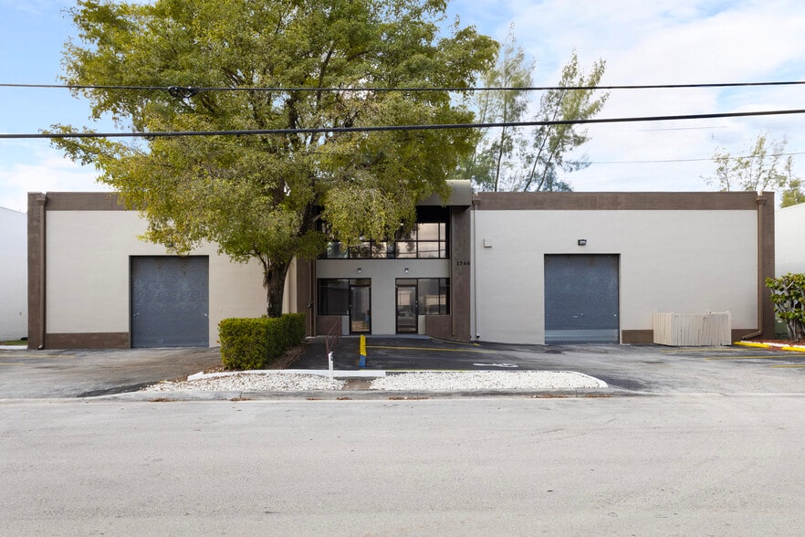 1740-1742 NW 93rd Ave, Miami, FL for lease - Building Photo - Image 1 of 41