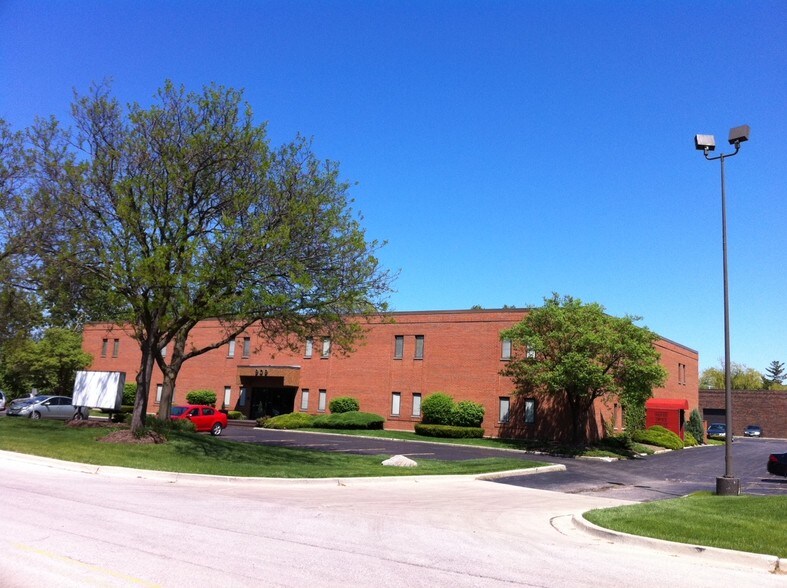 909 S Route 83, Elmhurst, IL à louer - Photo du bâtiment - Image 2 de 11