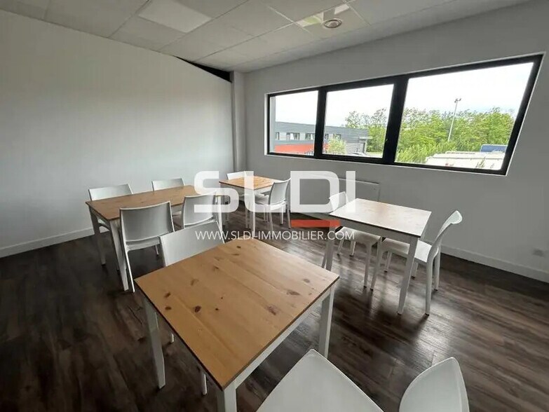 Office in MARCILLY-D'AZERGUES for lease - Interior Photo - Image 2 of 15