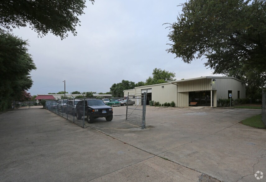 820 Turner Way, Mansfield, TX à louer - Photo du bâtiment - Image 3 de 17