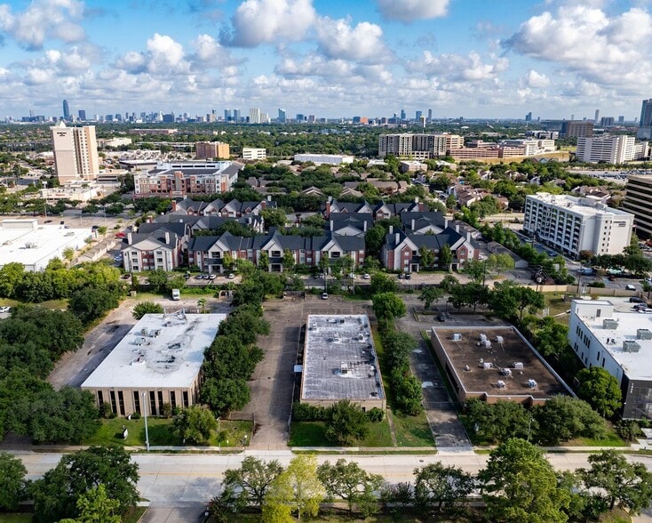1325 La Concha Ln, Houston, TX for sale - Primary Photo - Image 2 of 11