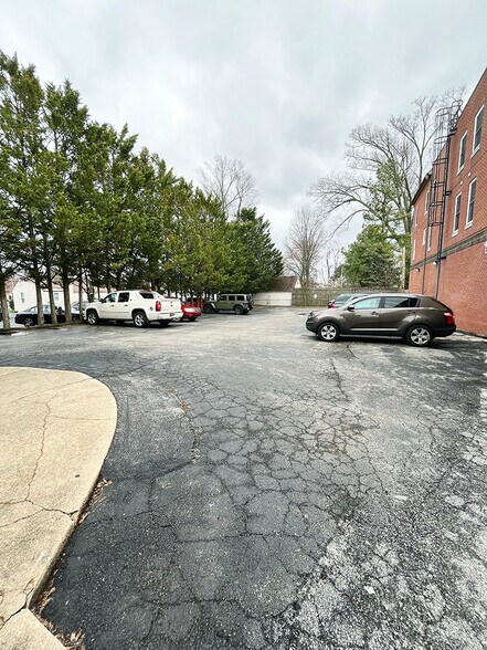 261 E Main St, Newark, DE à louer - Photo du bâtiment - Image 3 de 9