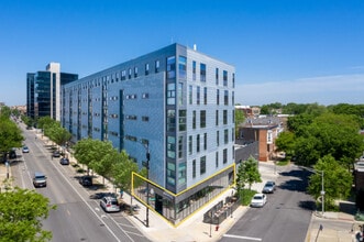 2211 N Milwaukee Ave, Chicago, IL à louer Photo du bâtiment- Image 2 de 6