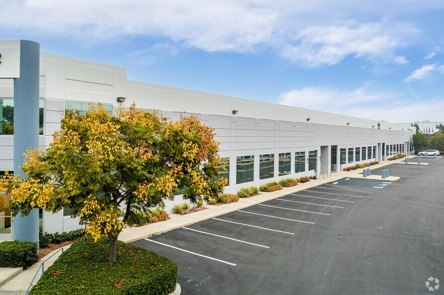 25172 Arctic Ocean Dr, Lake Forest, CA à louer - Photo du bâtiment - Image 2 de 5