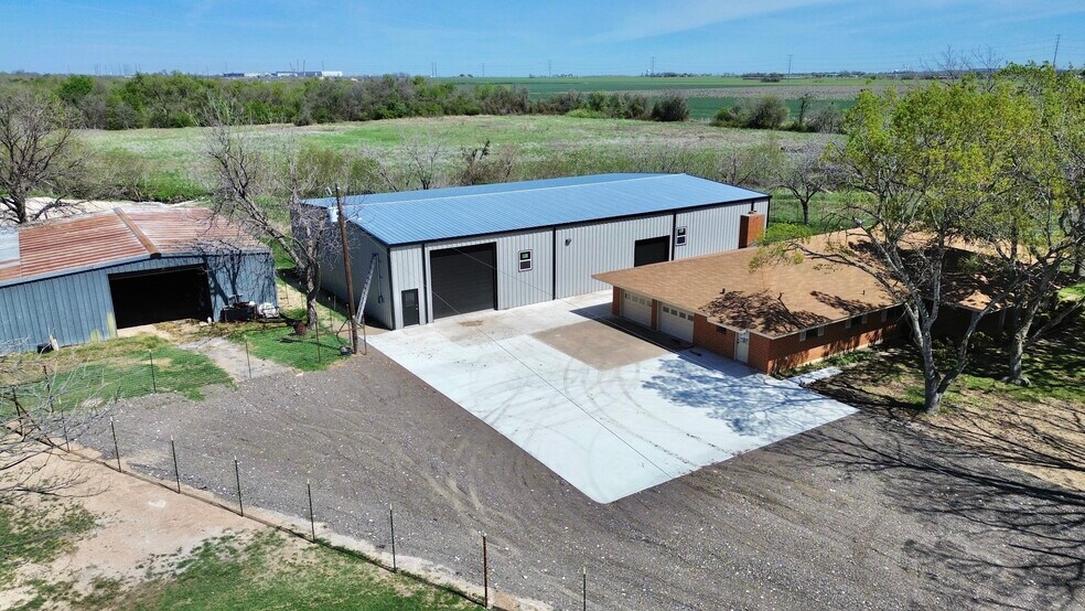 10025 Farm to Market 1660, Hutto, TX à louer - Photo du bâtiment - Image 2 de 14