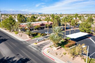 1701 N Green Valley Pky, Henderson, NV à louer Photo du bâtiment- Image 2 de 3