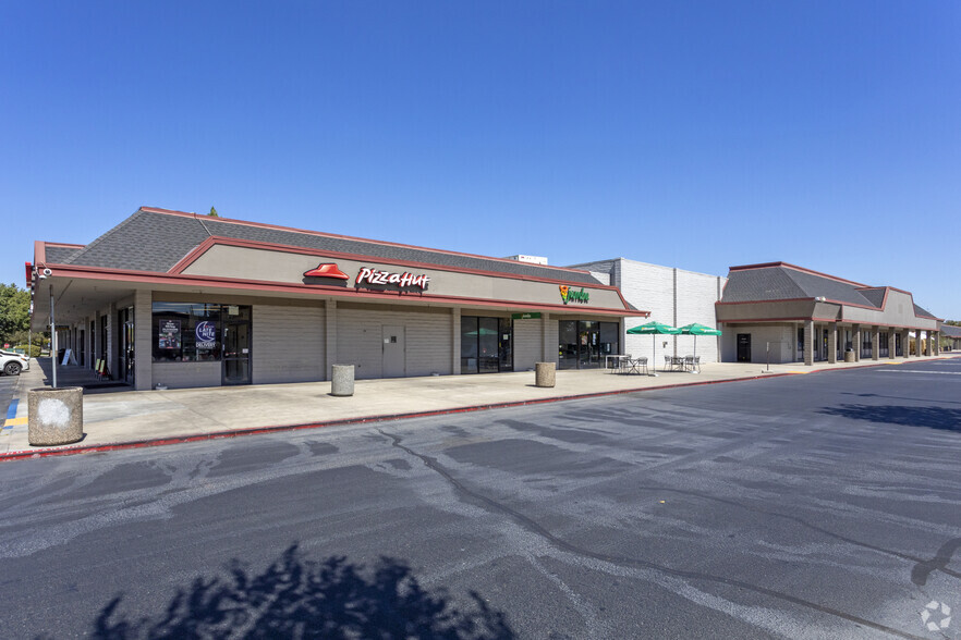 2401 E Orangeburg Ave, Modesto, CA for lease - Building Photo - Image 1 of 5