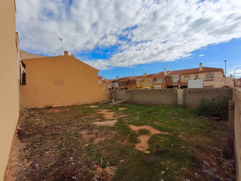 Avenida Albuñol, 21, Roquetas de Mar, Almería à vendre - Photo du bâtiment - Image 2 de 14