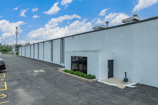 Plus de détails pour 8245 S Lemont Rd, Darien, IL - Industriel à vendre