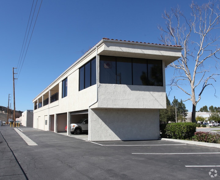 40 W Easy St, Simi Valley, CA for lease - Building Photo - Image 3 of 6